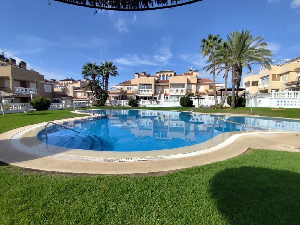 2 soveværelse Lejlighed til salg i Playa Flamenca med swimmingpool - € 219.000 (Ref: 9300323)