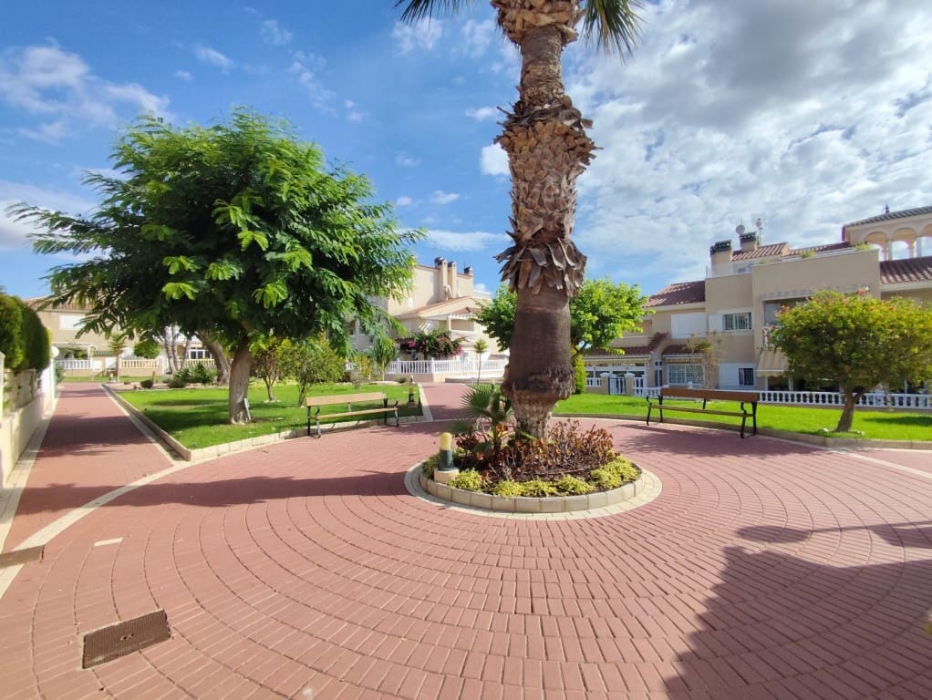 2 soveværelse Lejlighed til salg i Playa Flamenca med swimmingpool - € 219.000 (Ref: 9300323)