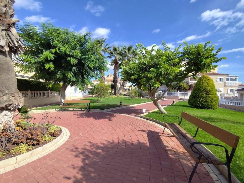 2 soveværelse Lejlighed til salg i Playa Flamenca med swimmingpool - € 219.000 (Ref: 9300323)