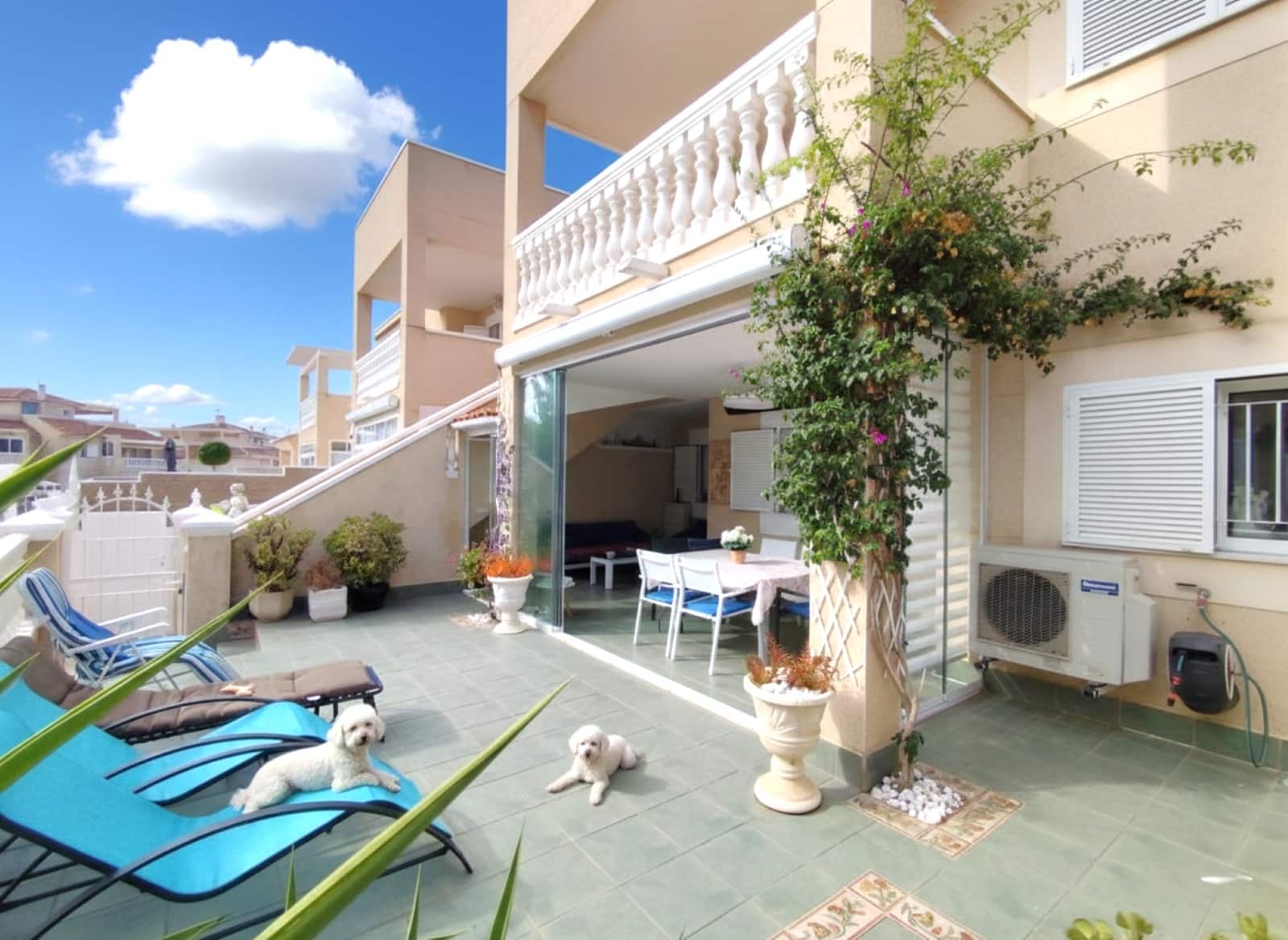 2 soveværelse Lejlighed til salg i Playa Flamenca med swimmingpool - € 219.000 (Ref: 9300323)