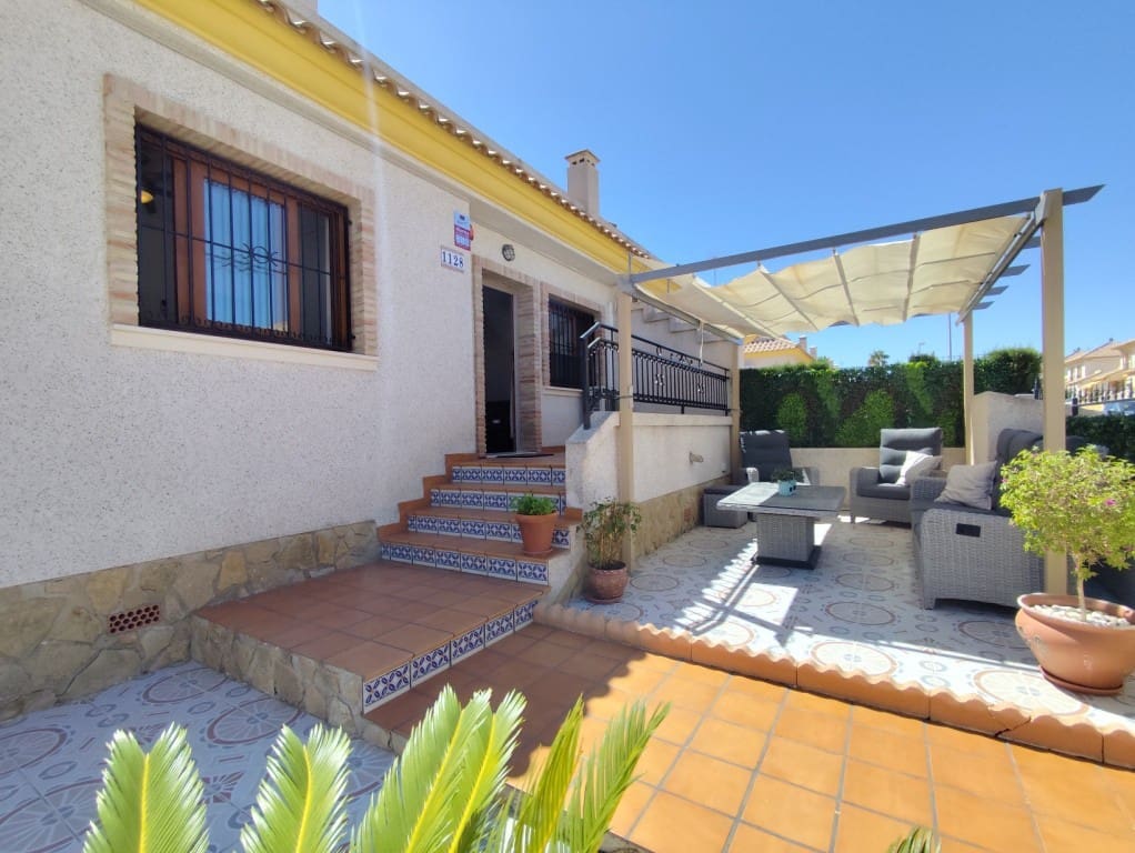 3 soverom Hus til salgs i Villamartin med svømmebasseng - € 258 000 (Ref: 9300325)