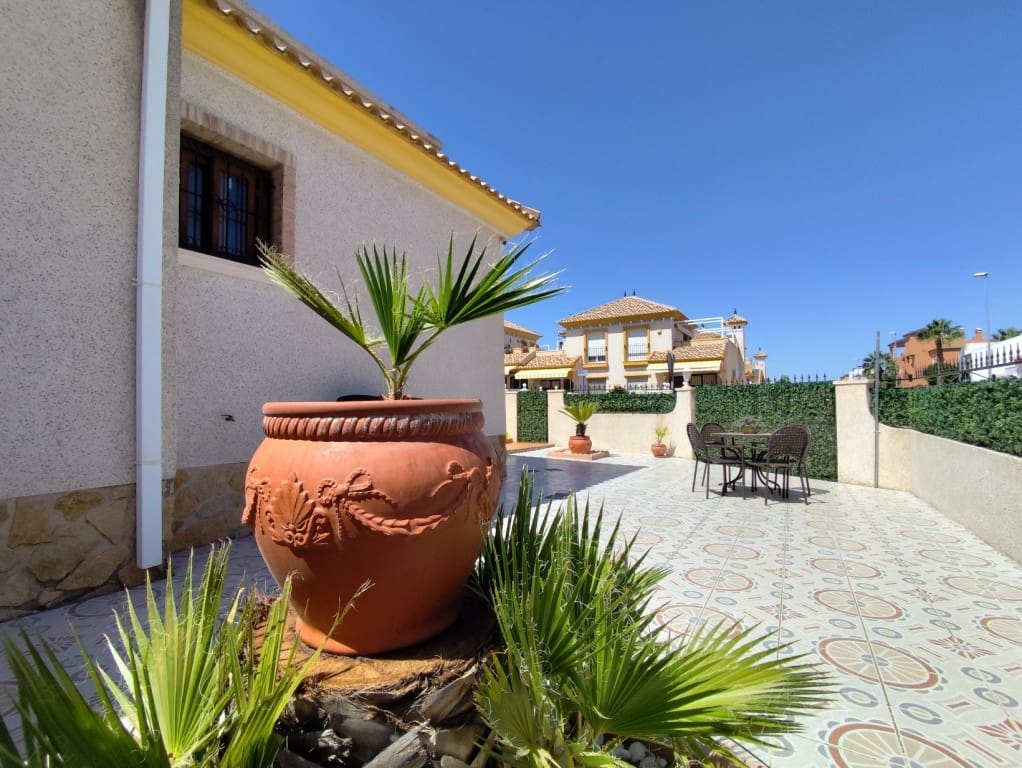 3 soverom Hus til salgs i Villamartin med svømmebasseng - € 258 000 (Ref: 9300325)