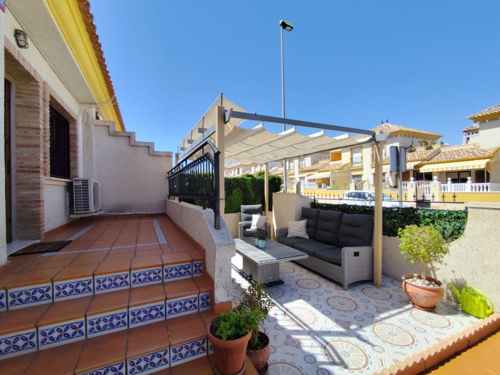 3 soverom Hus til salgs i Villamartin med svømmebasseng - € 258 000 (Ref: 9300325)