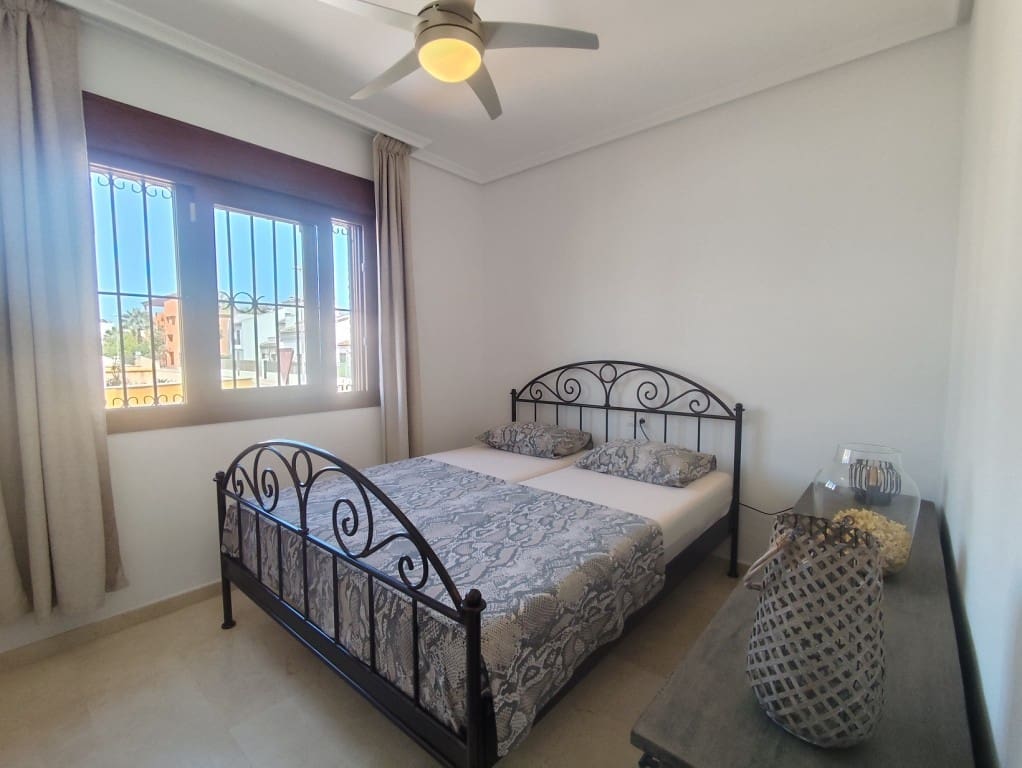 3 soverom Hus til salgs i Villamartin med svømmebasseng - € 258 000 (Ref: 9300325)