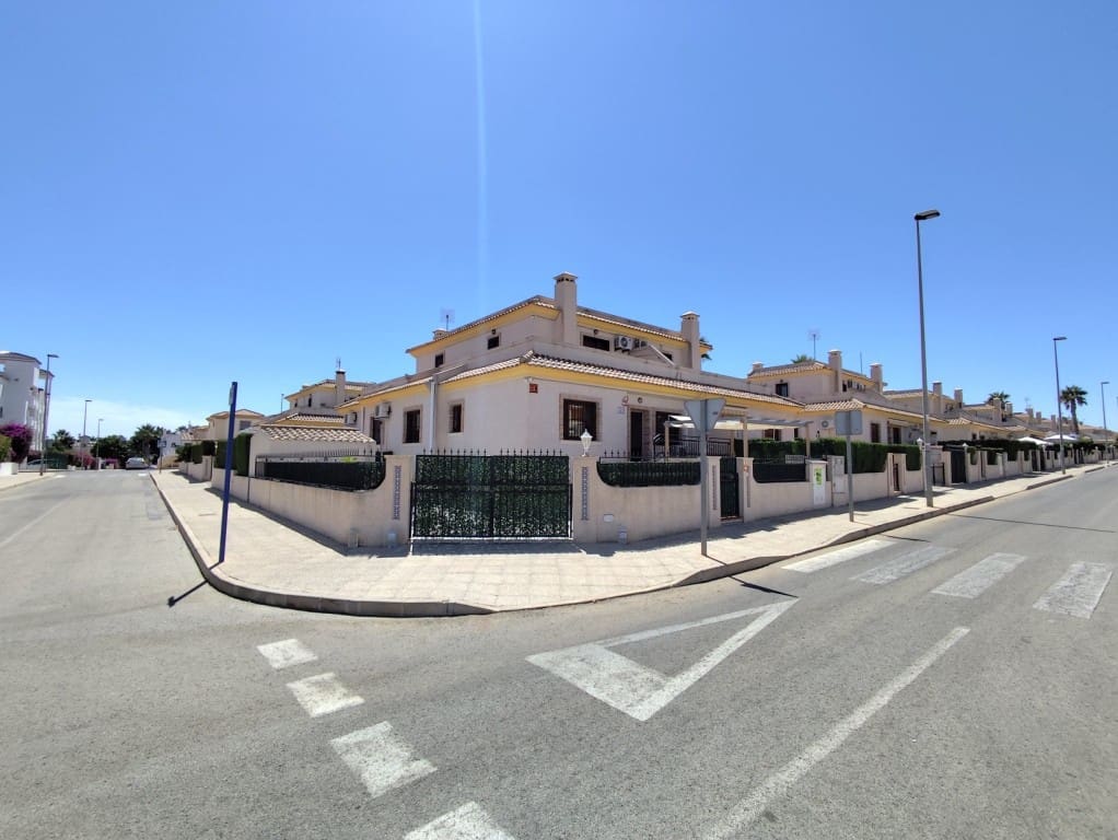 3 soverom Hus til salgs i Villamartin med svømmebasseng - € 258 000 (Ref: 9300325)