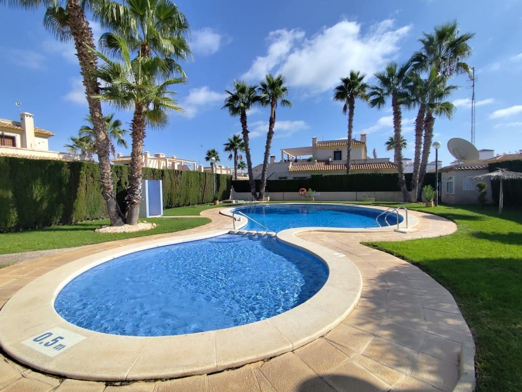 3 soverom Hus til salgs i Villamartin med svømmebasseng - € 258 000 (Ref: 9300325)