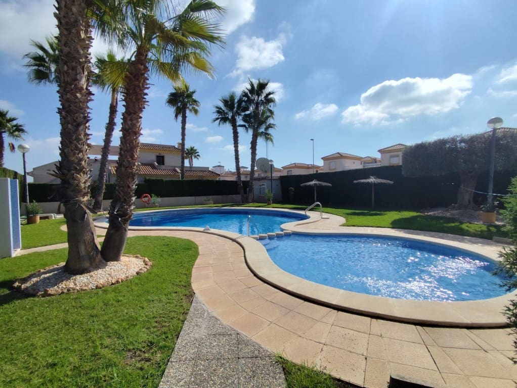 3 soverom Hus til salgs i Villamartin med svømmebasseng - € 258 000 (Ref: 9300325)