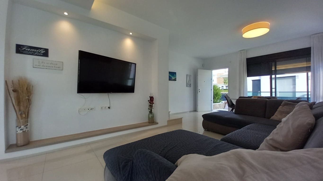 4 sypialnia Willa na sprzedaż w Ciudad Quesada z basenem - 380 000 € (Ref: 9300327)