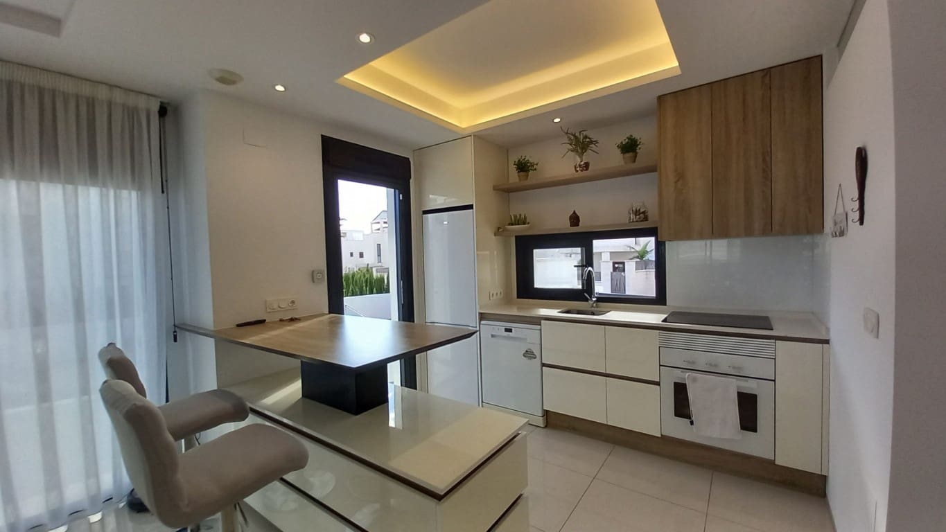 4 sypialnia Willa na sprzedaż w Ciudad Quesada z basenem - 380 000 € (Ref: 9300327)