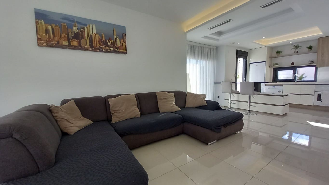 4 sypialnia Willa na sprzedaż w Ciudad Quesada z basenem - 380 000 € (Ref: 9300327)