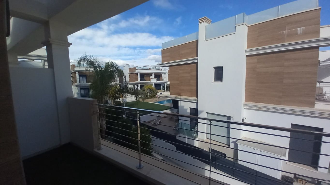 4 sypialnia Willa na sprzedaż w Ciudad Quesada z basenem - 380 000 € (Ref: 9300327)