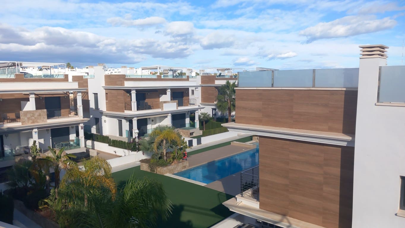 4 sypialnia Willa na sprzedaż w Ciudad Quesada z basenem - 380 000 € (Ref: 9300327)