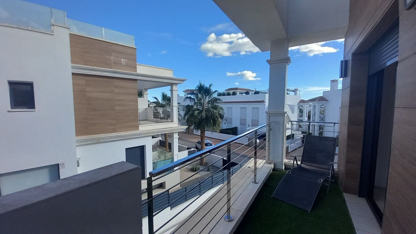 4 sypialnia Willa na sprzedaż w Ciudad Quesada z basenem - 380 000 € (Ref: 9300327)