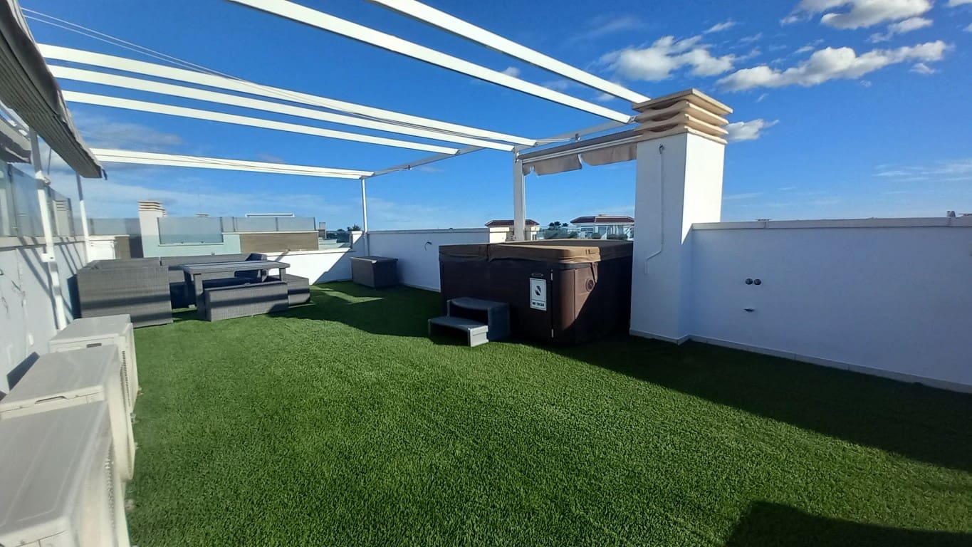 4 sypialnia Willa na sprzedaż w Ciudad Quesada z basenem - 380 000 € (Ref: 9300327)