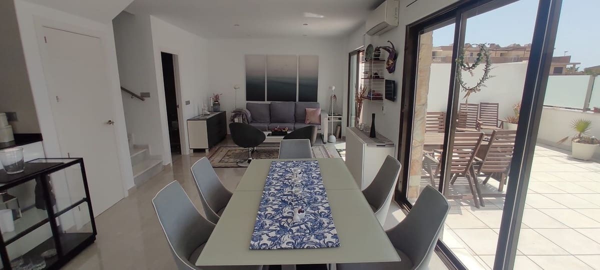 Chalet de 2 habitaciones en Cabo Roig en venta con piscina garaje - 299.000 € (Ref: 9322321)
