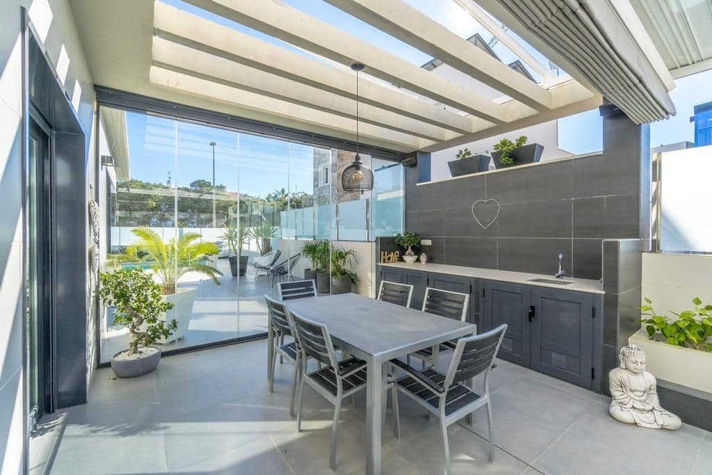 3 quarto Moradia para venda em Cabo Roig com piscina garagem - 1 250 000 € (Ref: 9325601)