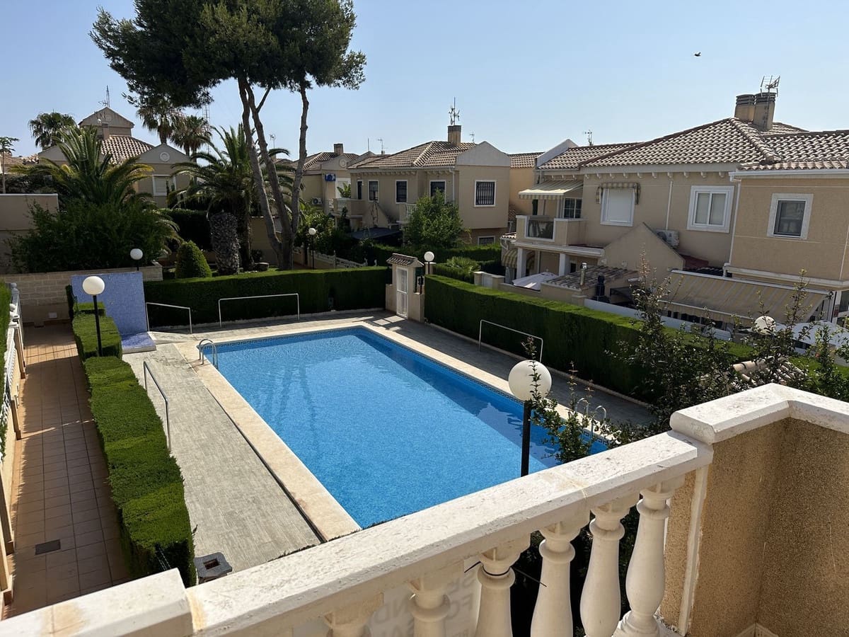 3 slaapkamer Huis te koop in Torrevieja met zwembad - € 215.000 (Ref: 9337250)