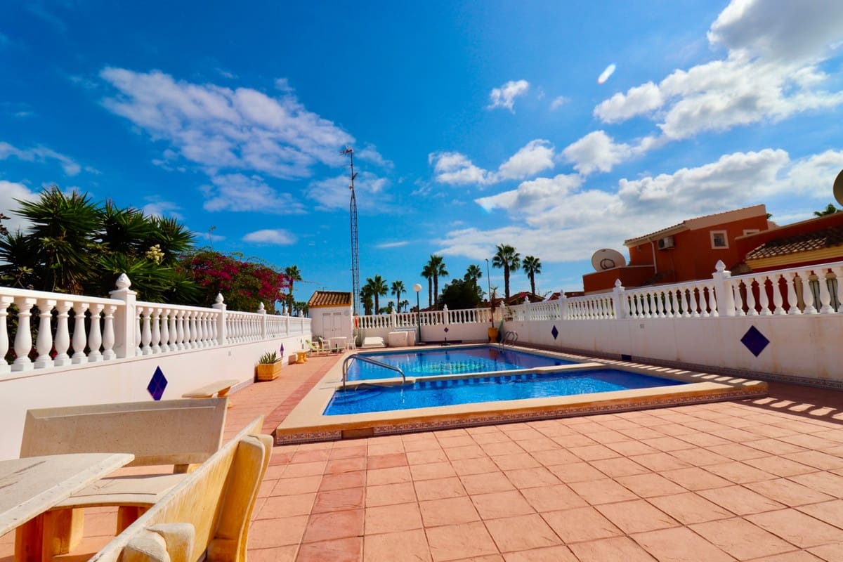 2 sypialnia Willa na sprzedaż w Guardamar del Segura z basenem - 225 000 € (Ref: 9337261)