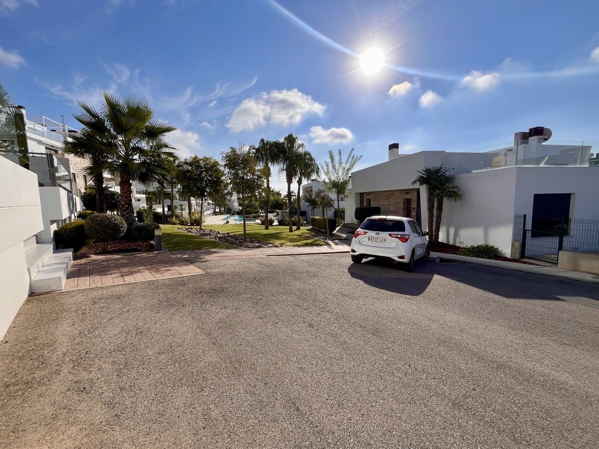 3 bedroom Villa for sale in Villamartin with garage - € 585,000 (Ref: 9337262)