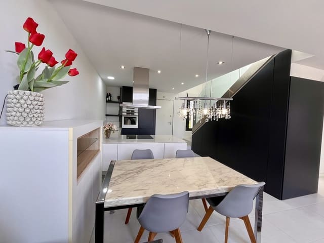 3 slaapkamer Villa te koop in Villamartin, Orihuela met garage - € 585.000 (Ref: 9337262)