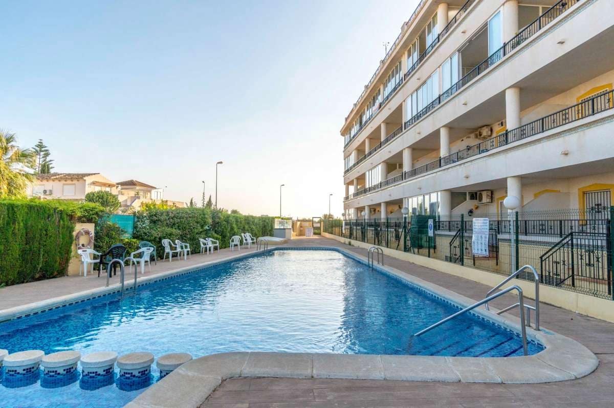 2 soveværelse Penthouse til salg i Playa Flamenca med swimmingpool - € 146.000 (Ref: 9337263)