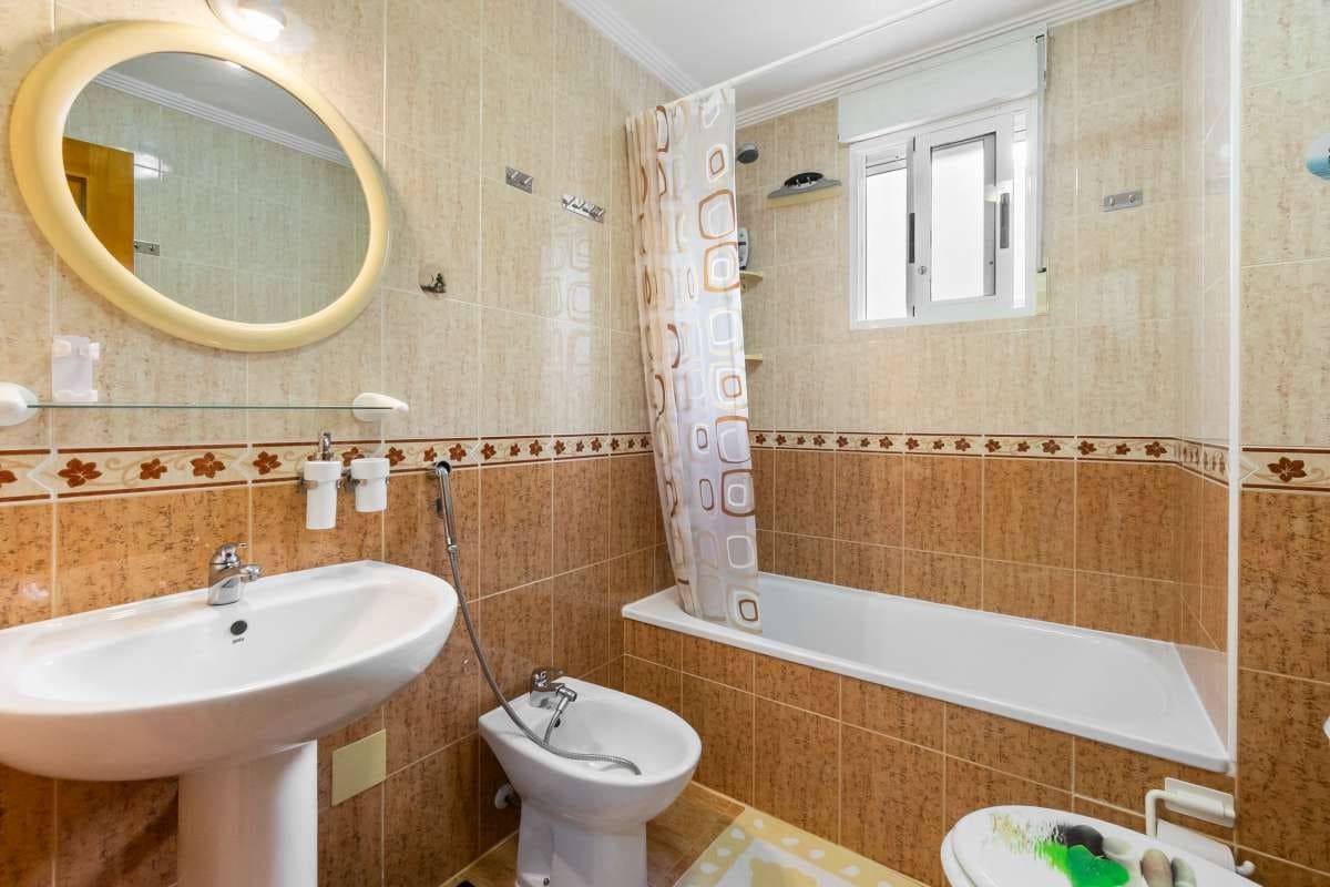 2 bedroom Penthouse for sale in Playa Flamenca with pool - € 146,000 (Ref: 9337263)