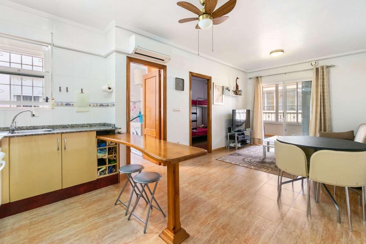 2 bedroom Penthouse for sale in Playa Flamenca with pool - € 146,000 (Ref: 9337263)