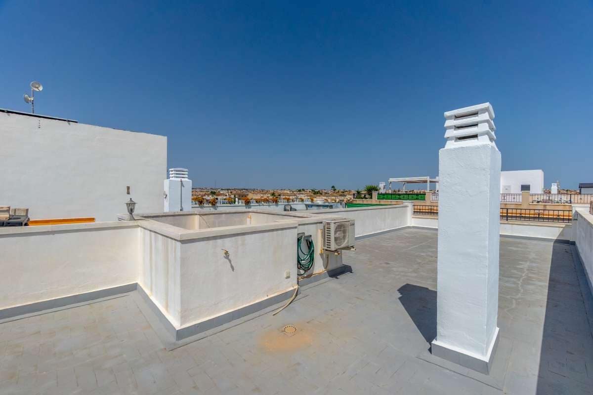 2 bedroom Penthouse for sale in Playa Flamenca with pool - € 146,000 (Ref: 9337263)
