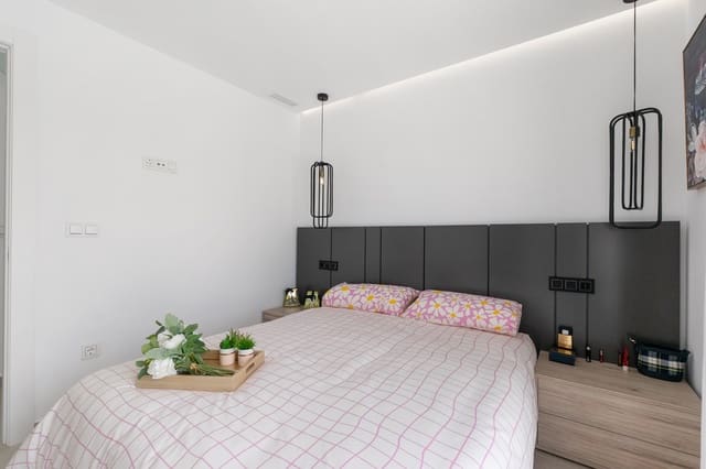 3 makuuhuone Huvila myytävänä paikassa Ciudad Quesada, Rojales mukana uima-altaan 
autotalli - 549 000 € (Ref: 9340546)