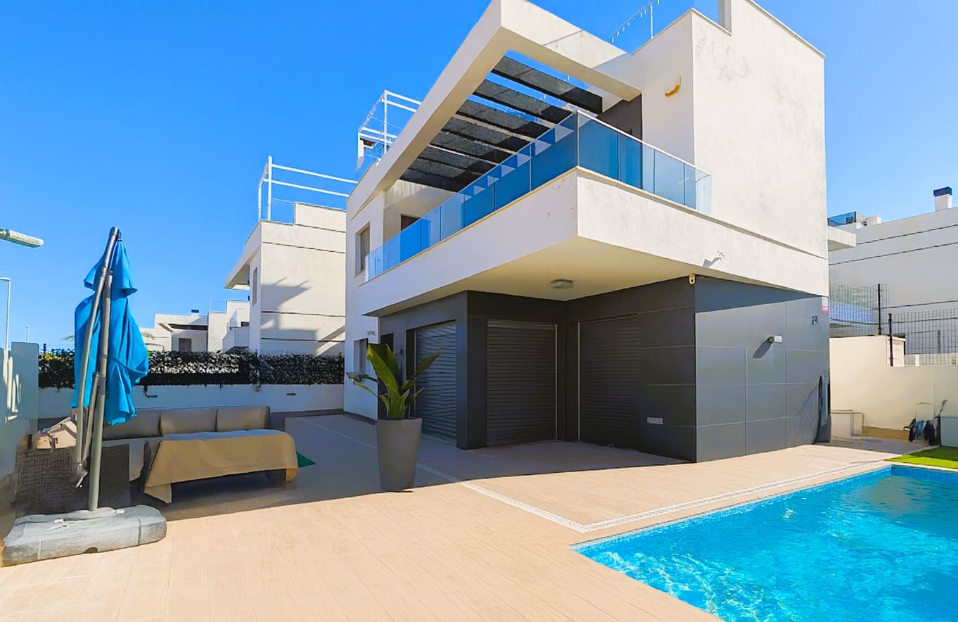 3 bedroom Villa for sale in Villamartin with pool - € 424,950 (Ref: 9358826)