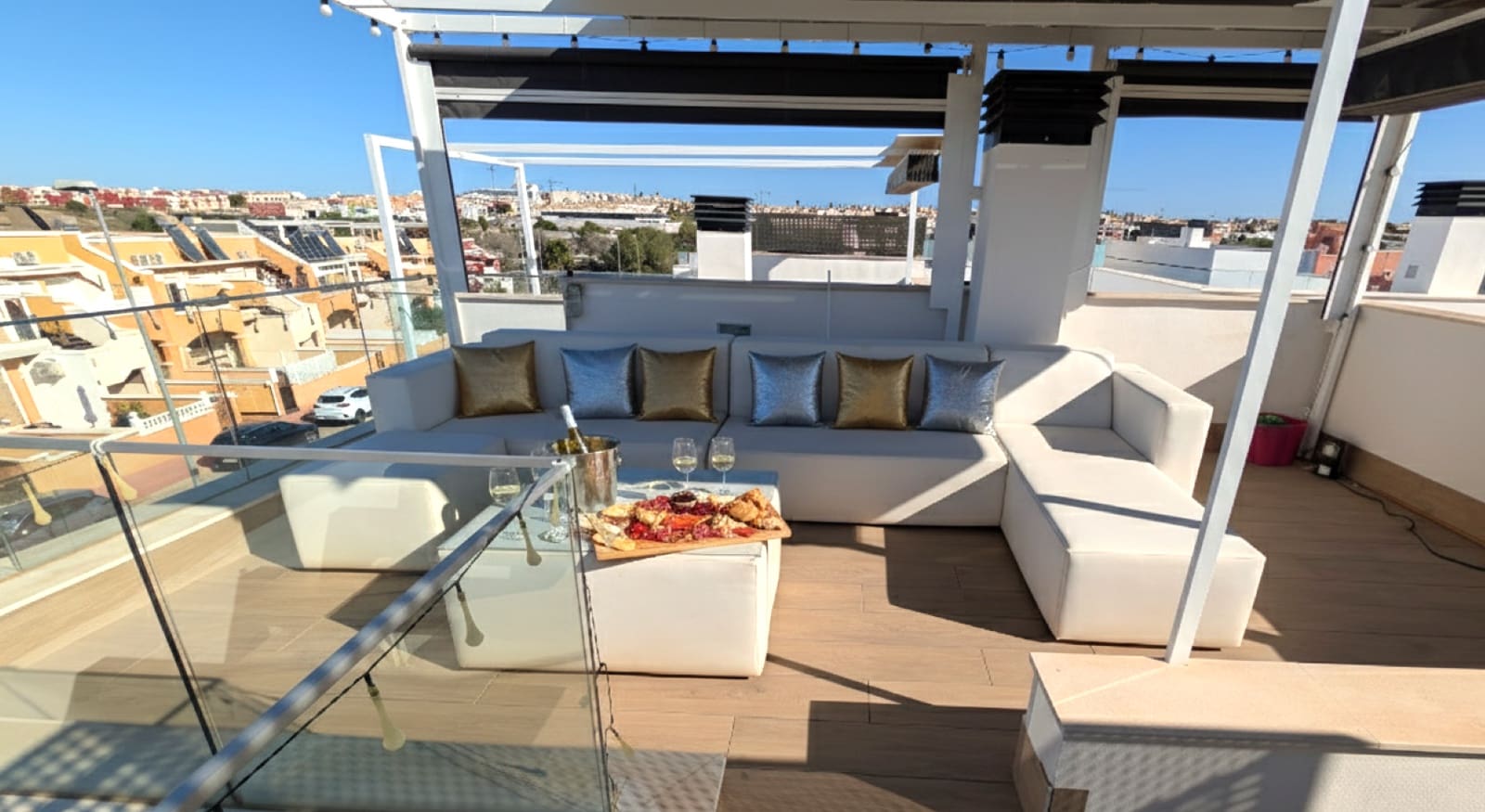 3 bedroom Villa for sale in Villamartin with pool - € 424,950 (Ref: 9358826)