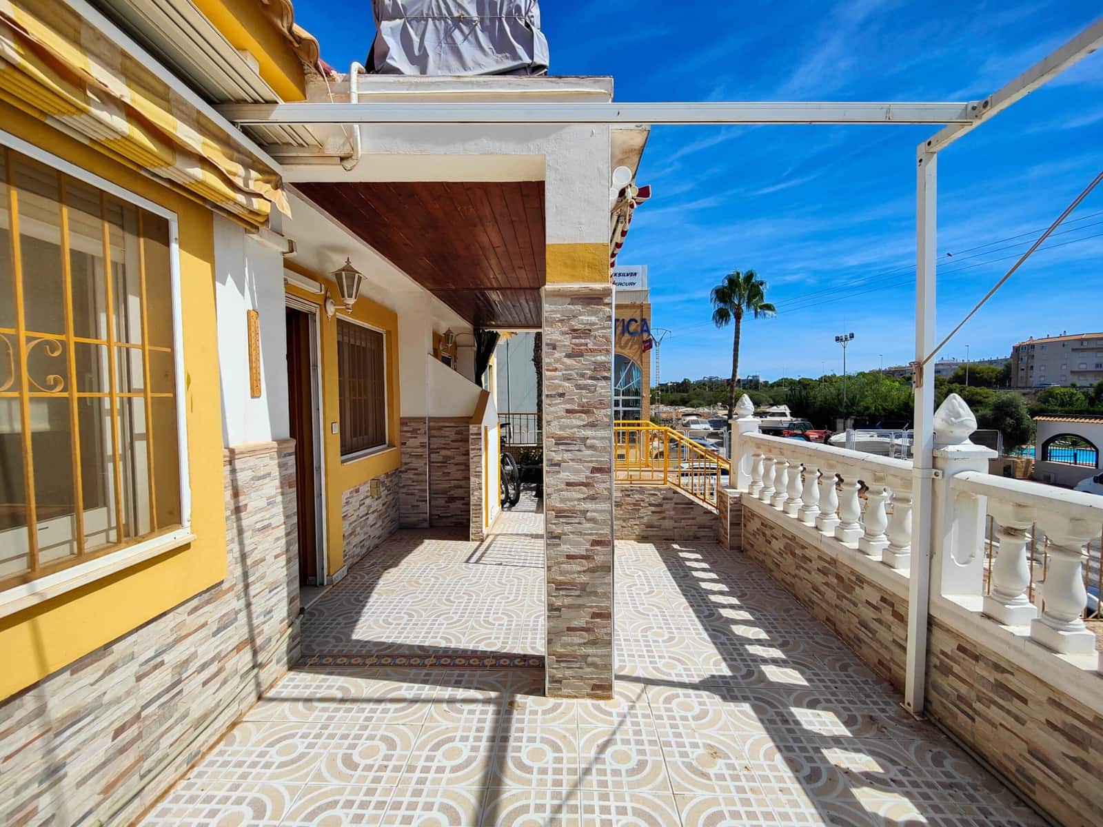 3 soveværelse Penthouse til salg i Torrevieja med swimmingpool - € 159.500 (Ref: 9390005)