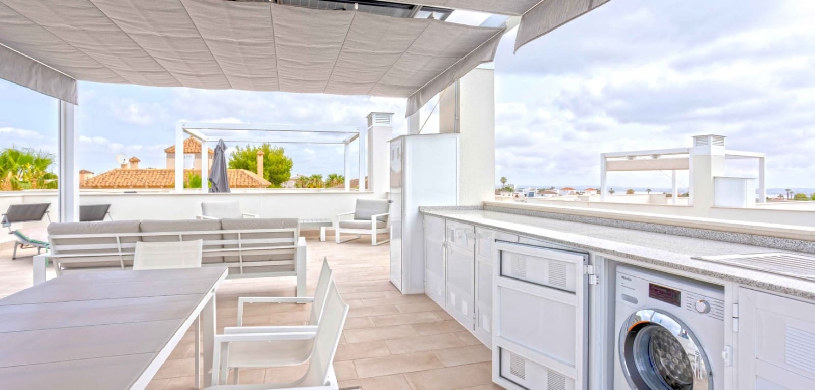 2 soveværelse Penthouse til salg i Villamartin med swimmingpool garage - € 299.950 (Ref: 9393749)