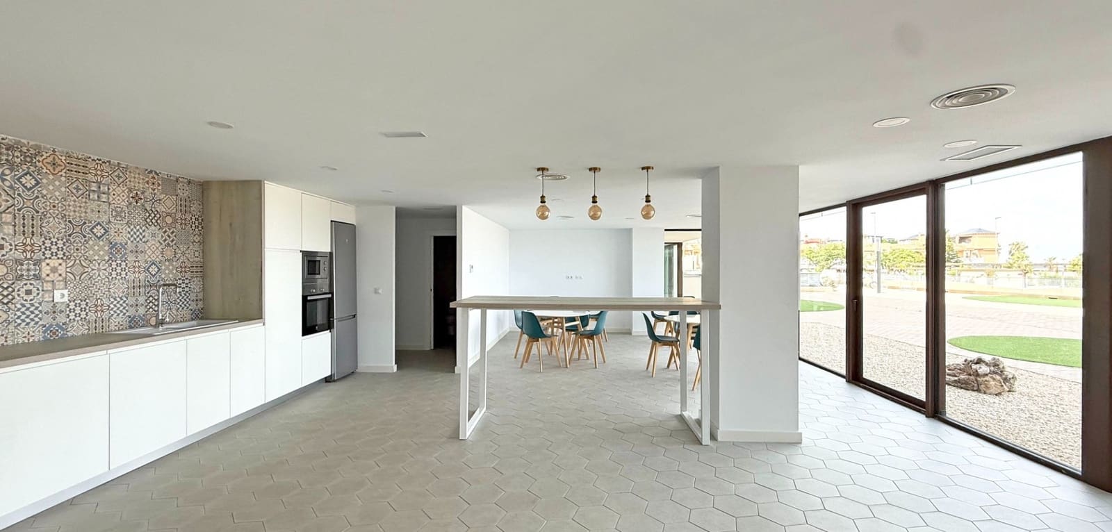 3 bedroom Apartment for sale in Playa Honda with pool garage - € 399,500 (Ref: 9393753)