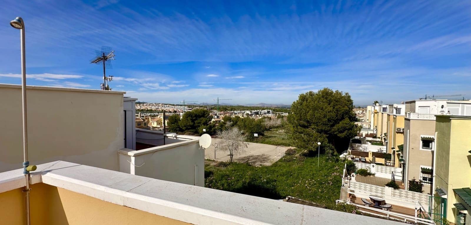 3 bedroom Townhouse for sale in Playa Flamenca with pool - € 185,000 (Ref: 9393754)