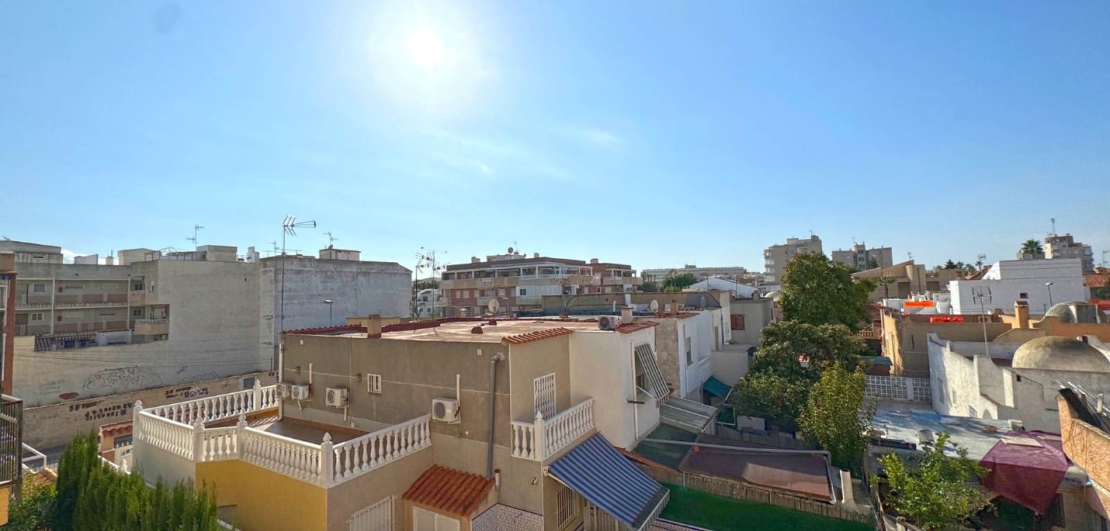 2 makuuhuone Omakotitalo myytävänä paikassa Torrevieja mukana uima-altaan - 130 000 € (Ref: 9393762)