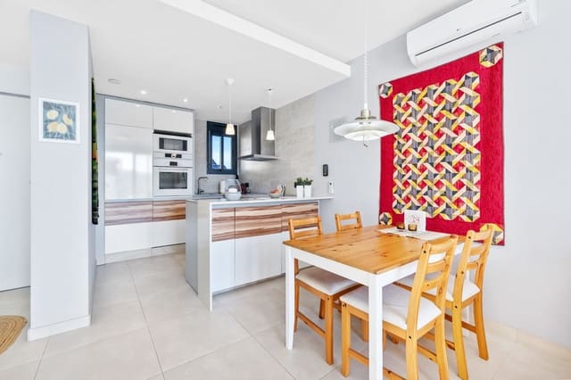 2 soverom Penthouse til salgs i Punta Prima, Torrevieja med svømmebasseng garasje - € 295 000 (Ref: 9409087)