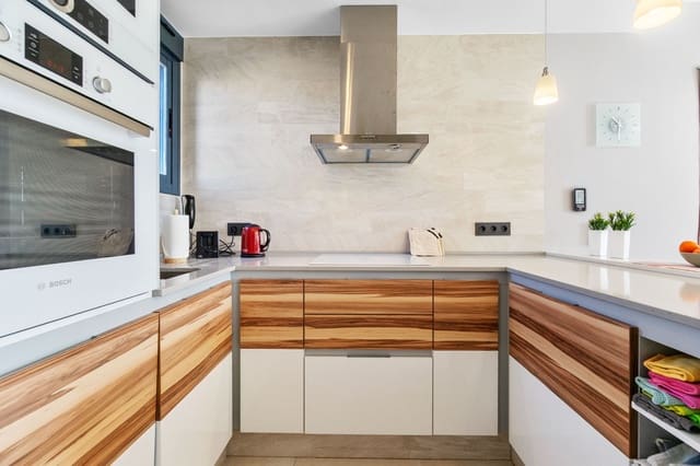 2 soverom Penthouse til salgs i Punta Prima, Torrevieja med svømmebasseng garasje - € 295 000 (Ref: 9409087)