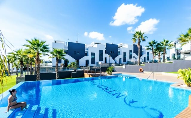 2 soverom Penthouse til salgs i Punta Prima, Torrevieja med svømmebasseng garasje - € 295 000 (Ref: 9409087)