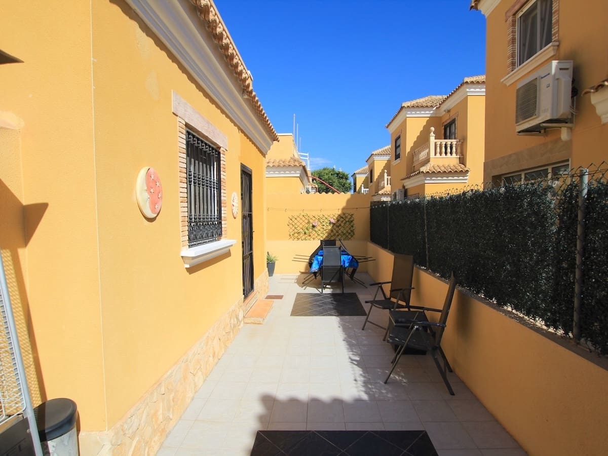 3 bedroom Villa for sale in Guardamar del Segura - € 319,500 (Ref: 9409089)
