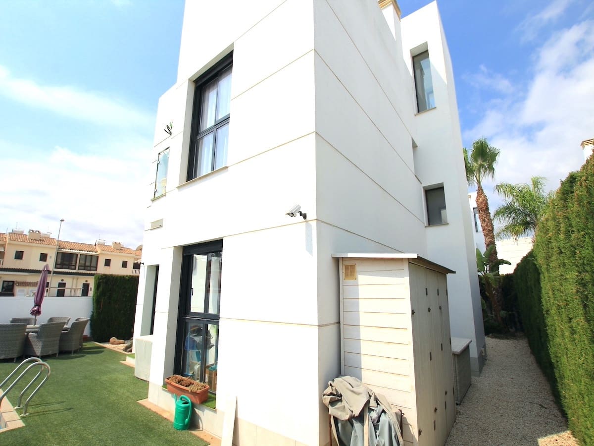 4 bedroom Villa for sale in Ciudad Quesada with pool - € 565,000 (Ref: 9409093)