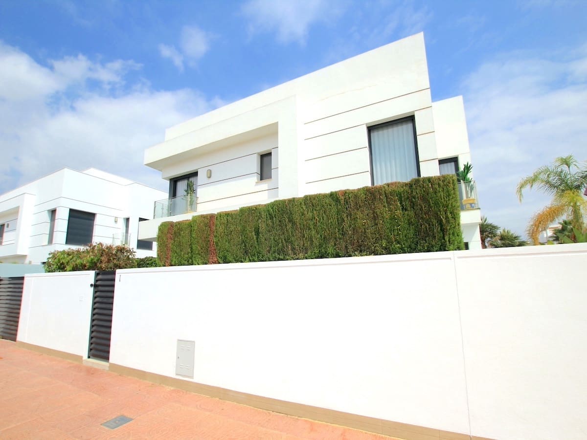 4 soveværelse Villa til salg i Ciudad Quesada - € 549.000 (Ref: 9409093)