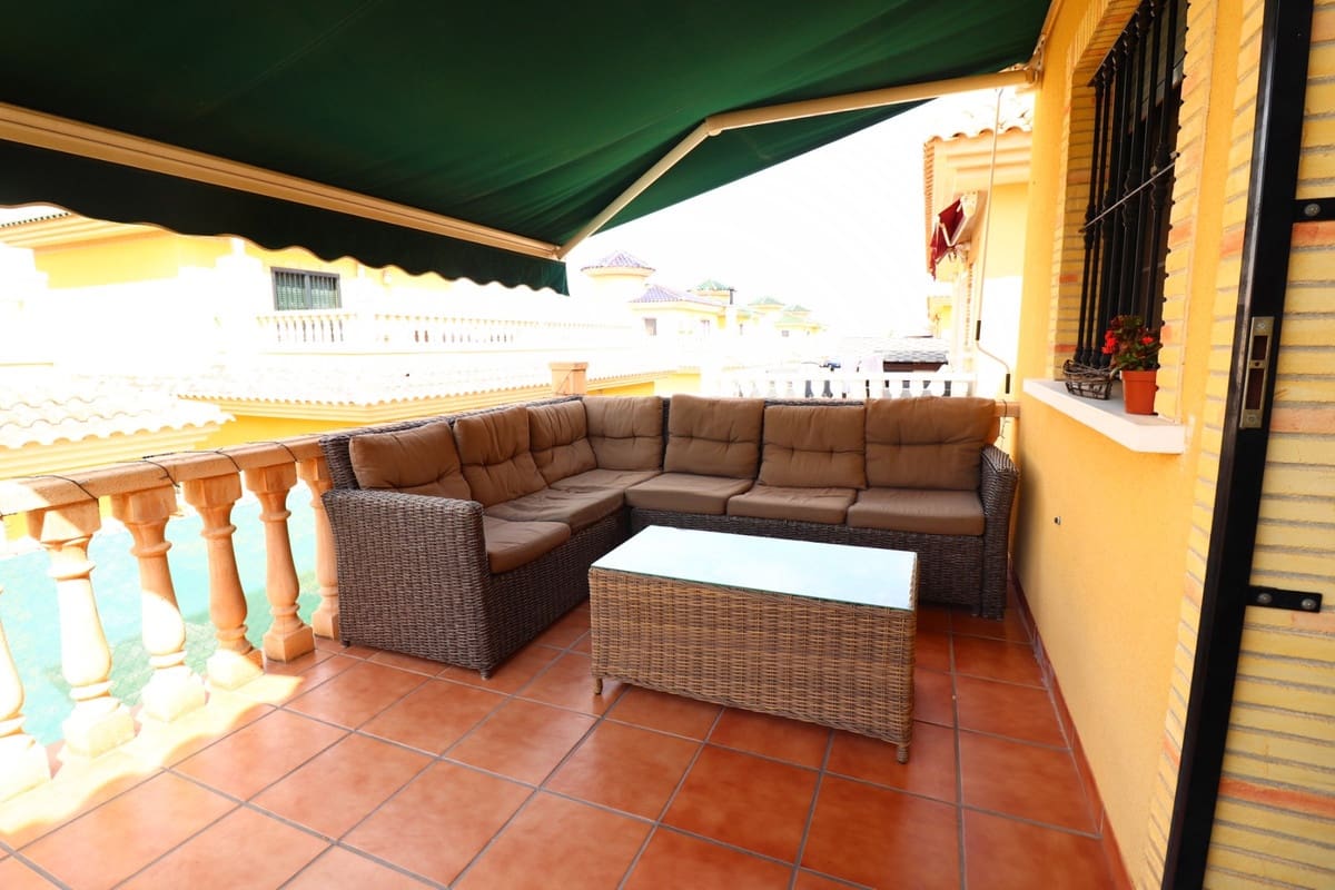 5 bedroom Villa for sale in Lo Crispin with pool - € 350,000 (Ref: 9409096)