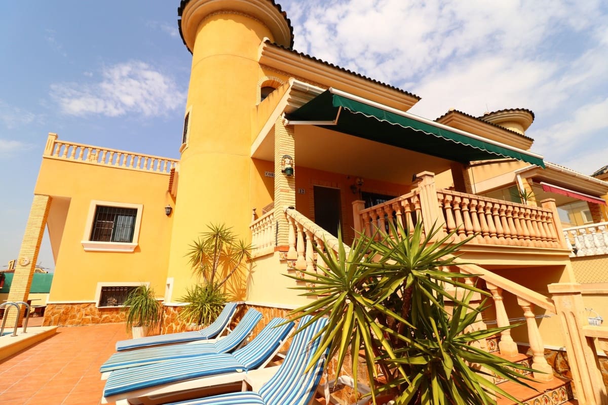 5 bedroom Villa for sale in Lo Crispin with pool - € 350,000 (Ref: 9409096)