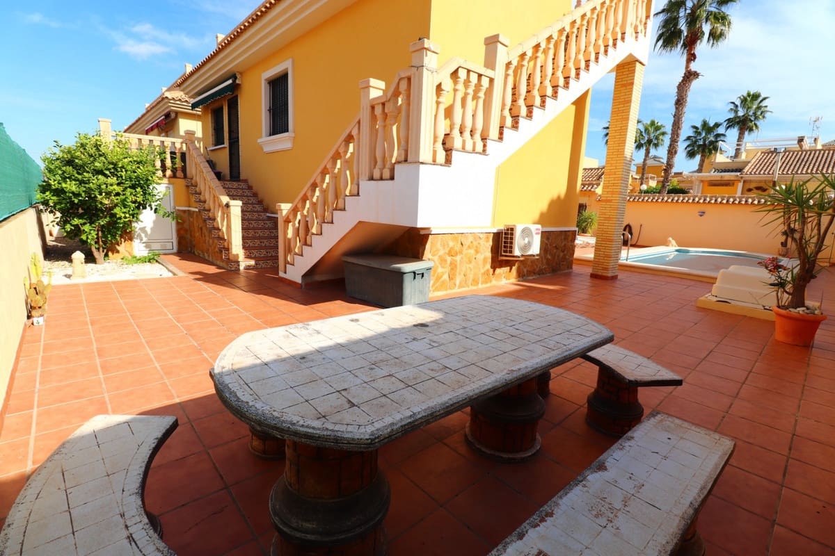5 bedroom Villa for sale in Lo Crispin with pool - € 350,000 (Ref: 9409096)