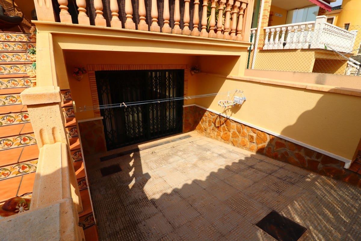 5 bedroom Villa for sale in Lo Crispin with pool - € 350,000 (Ref: 9409096)