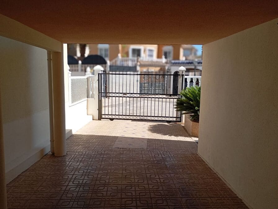 3 bedroom Villa for sale in Villamartin - € 260,000 (Ref: 9425652)