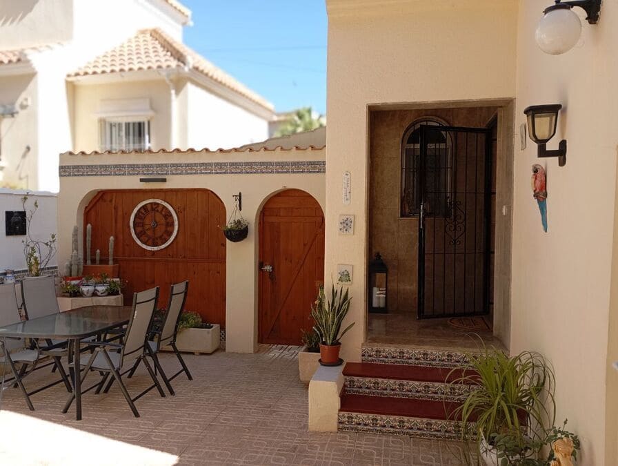 3 bedroom Villa for sale in Villamartin - € 260,000 (Ref: 9425652)