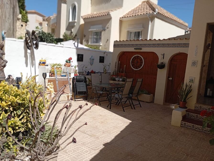 3 bedroom Villa for sale in Villamartin - € 260,000 (Ref: 9425652)