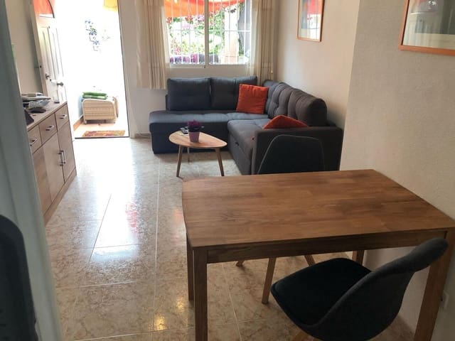 3 makuuhuone Omakotitalo myytävänä paikassa Playa Flamenca, Orihuela mukana uima-altaan 
autotalli - 199 900 € (Ref: 9425653)